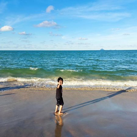 Ayuni Homestay Kuala Besut Terengganu Kültér fotó