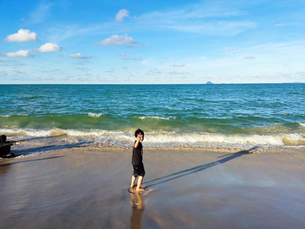 Ayuni Homestay Kuala Besut Terengganu Kültér fotó